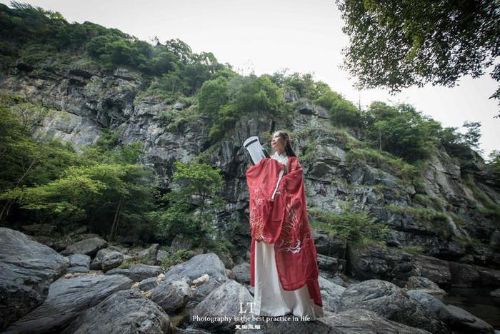 老年人避免“致命”骨折，牢记这些防跌倒措施